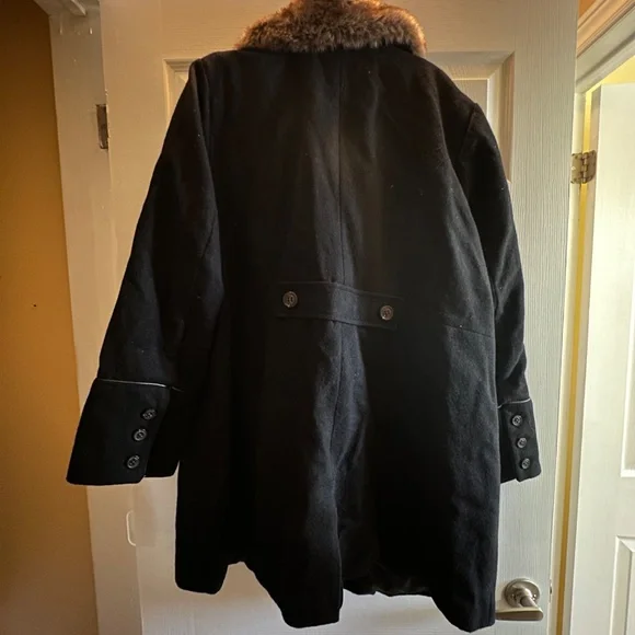 Reitmans Plus Black Wool Blend Coat – Size 20 – Removable Faux Fur Collar - Picture 5 of 7